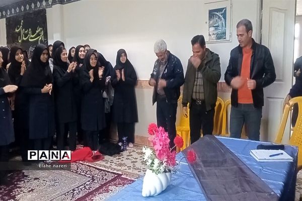 مراسم ولادت امام علی «ع» و روز پدر در دبیرستان نمونه دولتی شهید نصرتی