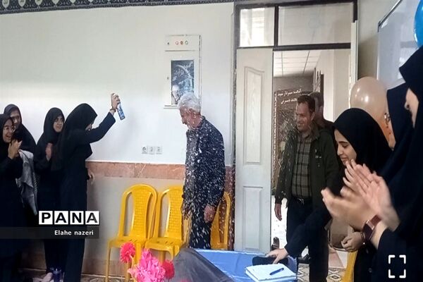 مراسم ولادت امام علی «ع» و روز پدر در دبیرستان نمونه دولتی شهید نصرتی