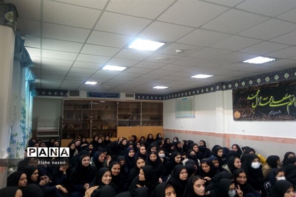 مراسم ولادت امام علی «ع» و روز پدر در دبیرستان نمونه دولتی شهید نصرتی