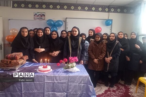 مراسم ولادت امام علی «ع» و روز پدر در دبیرستان نمونه دولتی شهید نصرتی