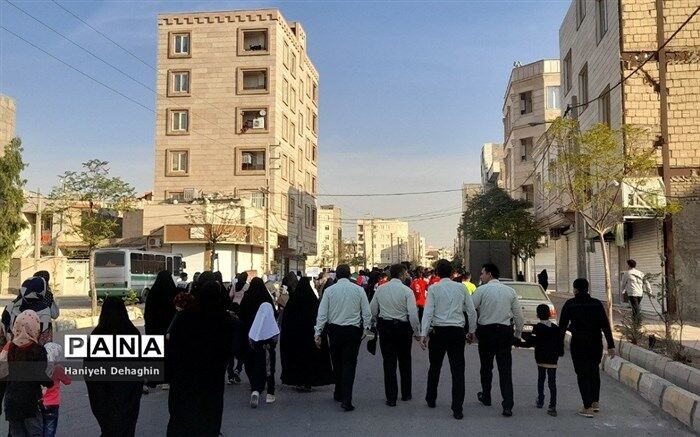 پیاده‌روی خانوادگی در اهواز/ فیلم