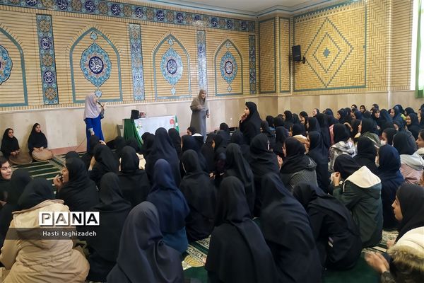 مراسم تقدیر از پدران در دبیرستان دخترانه نمونه امیرالمومنین ورامین