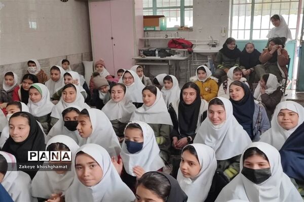 برگزاری جشن میلاد حضرت علی (ع) و روز پدر در مدرسه شهید خاقانی شهرستان شیروان
