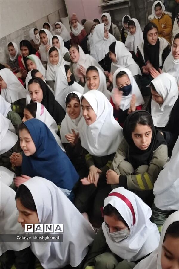 برگزاری جشن میلاد حضرت علی (ع) و روز پدر در مدرسه شهید خاقانی شهرستان شیروان
