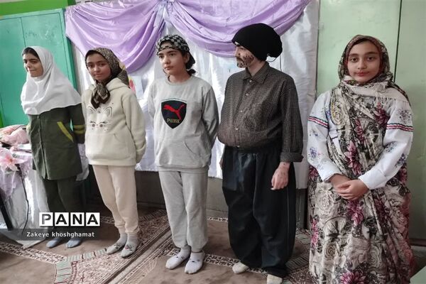 برگزاری جشن میلاد حضرت علی (ع) و روز پدر در مدرسه شهید خاقانی شهرستان شیروان