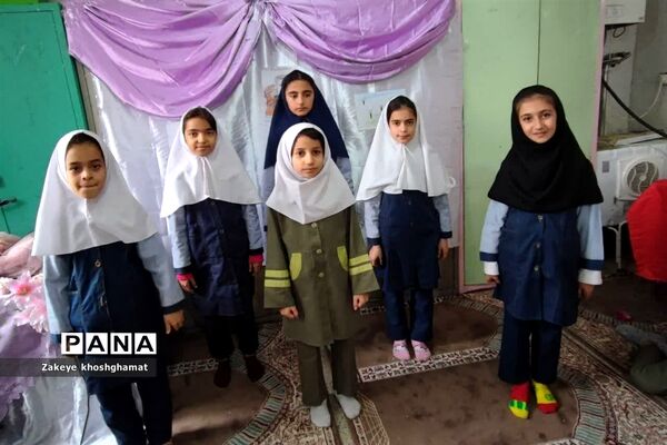 برگزاری جشن میلاد حضرت علی (ع) و روز پدر در مدرسه شهید خاقانی شهرستان شیروان