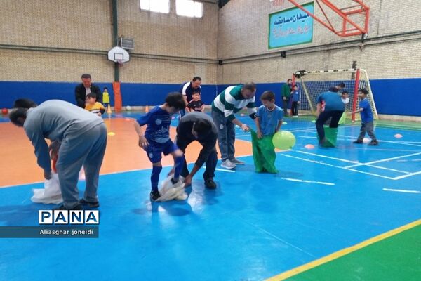 مسابقه پدر پسری و رقابت پایاپای بین پدرها و پسرها در شهرستان پیشوا