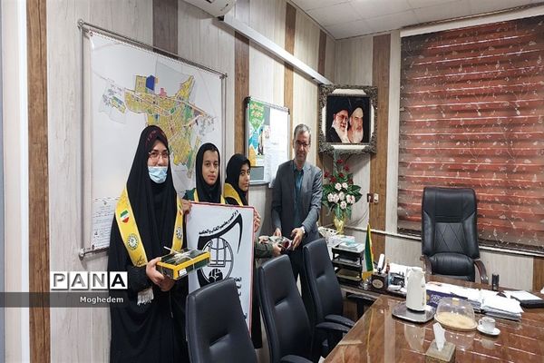 پویش بوسه بر دستان پدر توسط تشکیلات پیشتازان شادگان