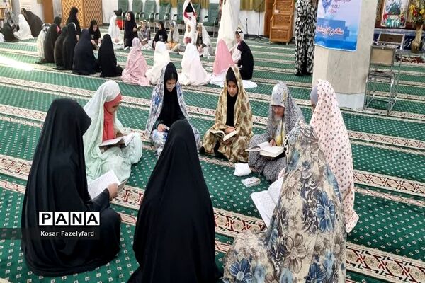 اعتکاف دانش‌آموزان دختر شهرستان مه ولات در مسجد جامع شهر فیض آباد