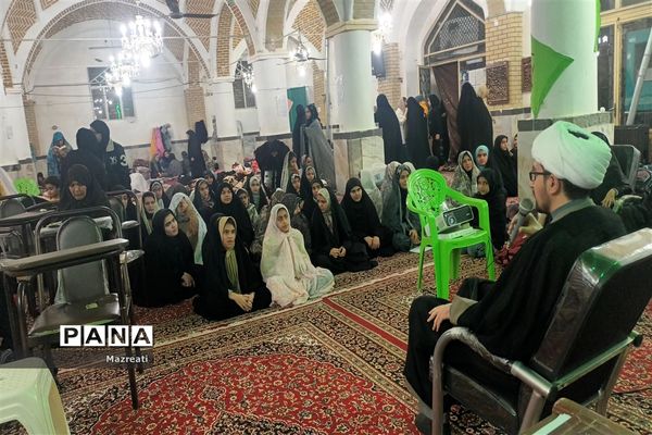 اعتکاف دانش‌آموزی در مسجد محبین نوش آباد