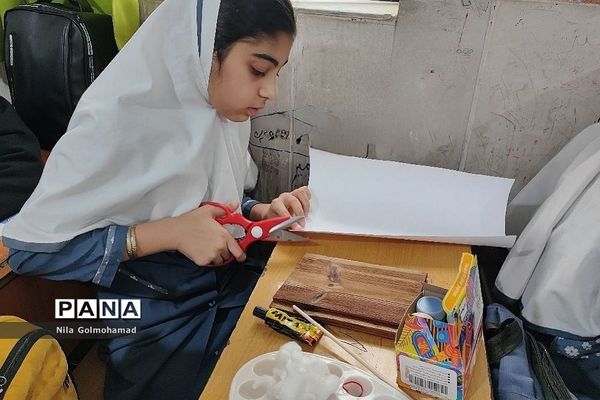 کارگاه آموزشی و مهارت‌آموزی  در مدرسه حافظ دختران شهریار