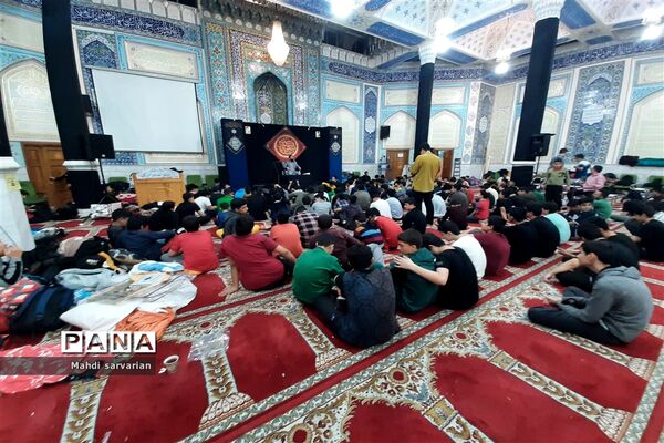 اعتکاف دانش‌آموزان پسر ناحیه ۷ مشهد در مسجد امام محمد باقر(ع)