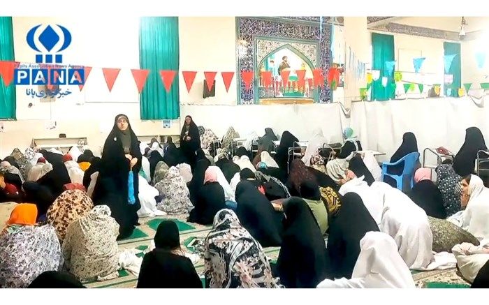 دومین روز اعتکاف دانش آموزان دختر معتکف فولادشهر