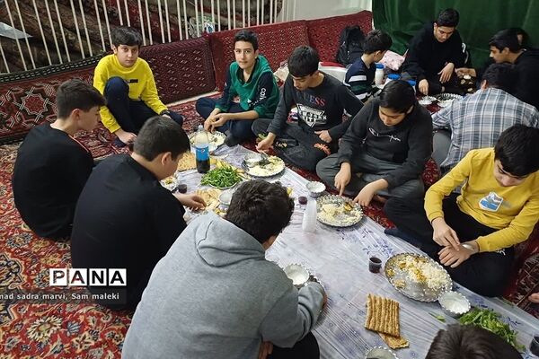 حضور دانش‌آموزان ناحیه دو شهرری در مراسم معنوی اعتکاف