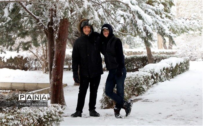 برف مدارس شهرستان ارومیه را تعطیل کرد