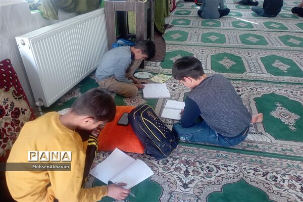 اعتکاف دانش‌آموزی درخلیل آباد