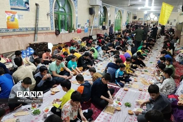 حضور دانش آموزان پسر شهرستان پیشوا در مراسم معنوی اعتکاف