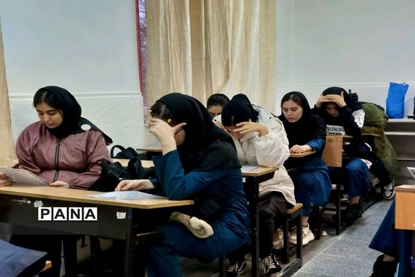 ختم قرآن توسط دانش‌آموزان منطقه ۱۸ به‌مناسبت  وفات حضرت زینب(س)