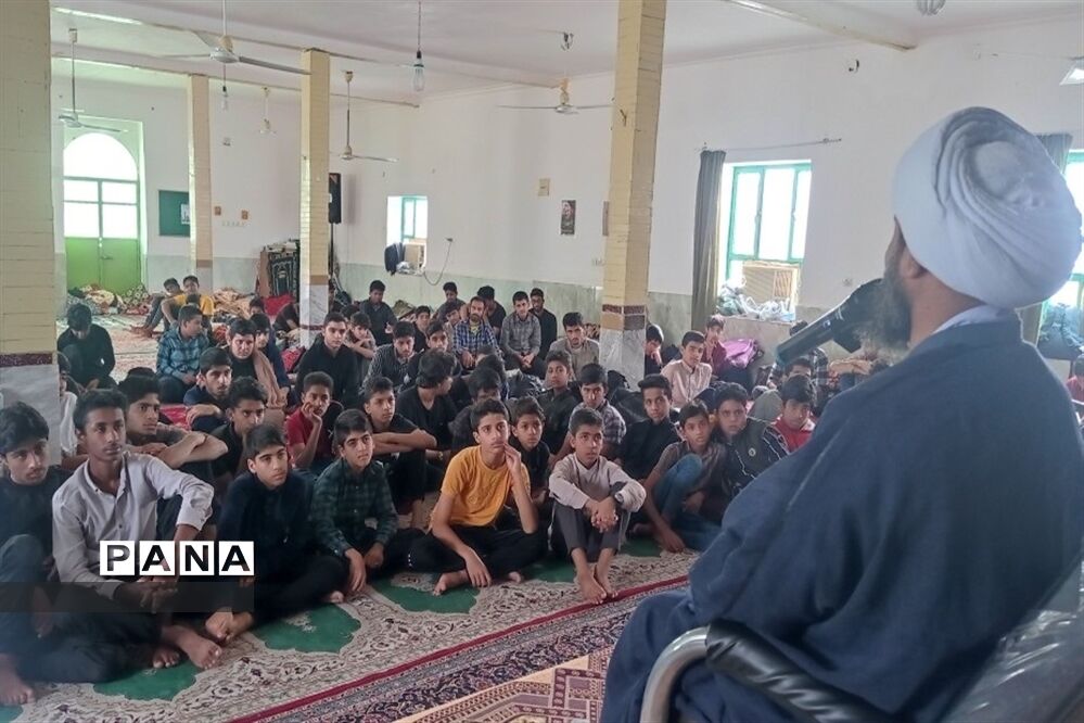 آئین اعتکاف دانش‌آموزای در هرمزگان