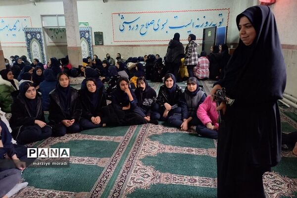 جلسه آموزشی کار با اسلحه ویژه دانش‌آموزان بهارستان۲
