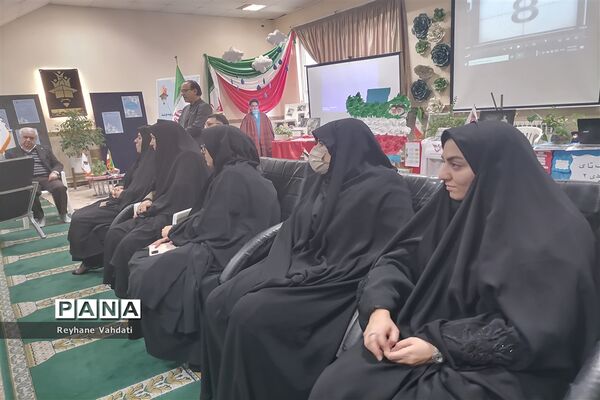 جشنواره تجربه گردانی مدیران مدارس ناحیه دو با عنوان الف تا ی