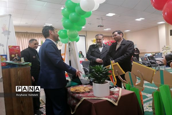 جشنواره تجربه گردانی مدیران مدارس ناحیه دو با عنوان الف تا ی