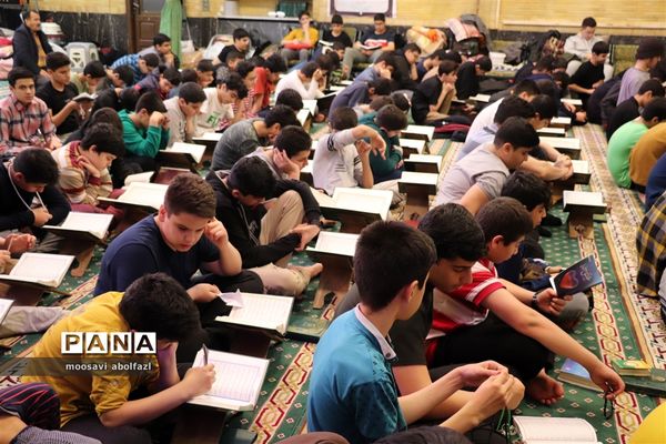 اعتکاف دانش‌آموزی ناحیه ۳ مشهد در مسجد امام صادق علیه السلام