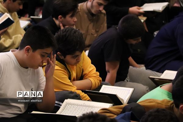 اعتکاف دانش‌آموزی ناحیه ۳ مشهد در مسجد امام صادق علیه السلام