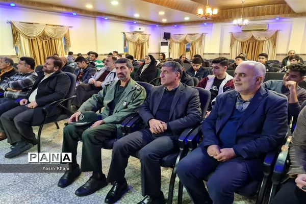 بازدید دانش‌آموزان پسر شهرستان عباس آباد از مناطق عملیاتی جنوب
