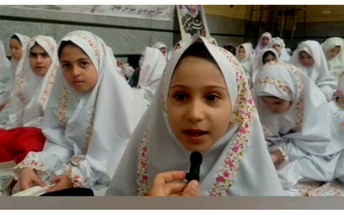 جشن عبادت دختران دانش‌آموز شهرستان کهک/ فیلم