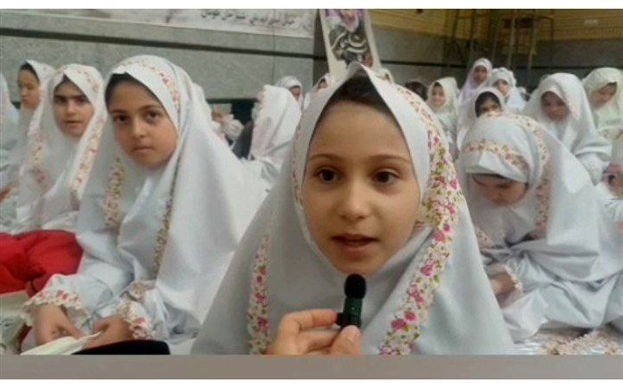 جشن عبادت دختران دانش‌آموز شهرستان کهک/ فیلم