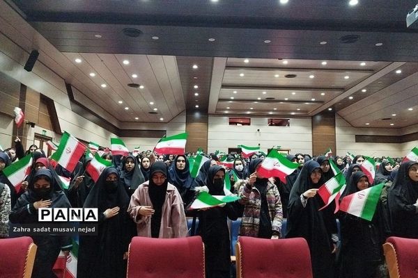 جشن تکلیف سیاسی هفتصد دانش‌آموز دختر رای اولی در شهریار