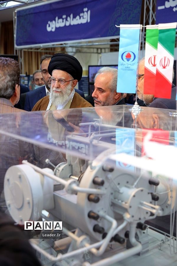 بازدید رهبر انقلاب از نمایشگاه تولید ایرانی