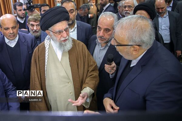 بازدید رهبر انقلاب از نمایشگاه تولید ایرانی