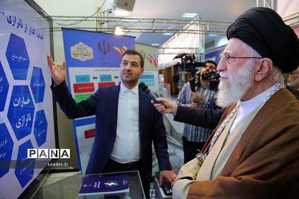 بازدید رهبر انقلاب از نمایشگاه تولید ایرانی