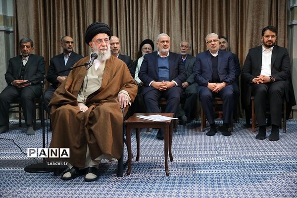 بازدید رهبر انقلاب از نمایشگاه تولید ایرانی