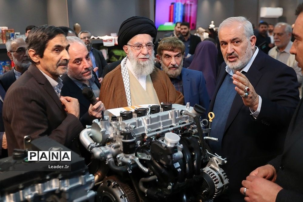 بازدید رهبر انقلاب از نمایشگاه تولید ایرانی