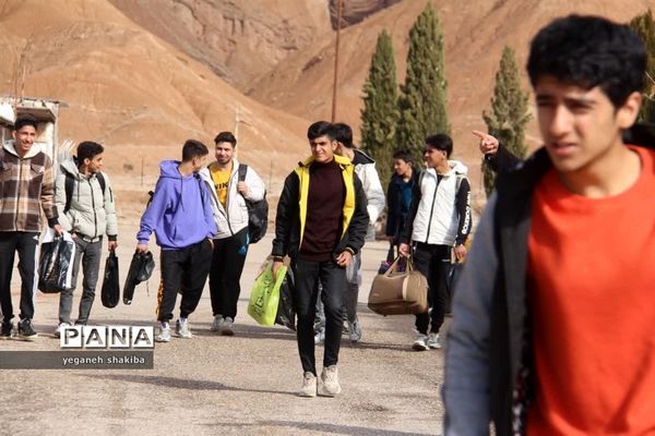اعزام دانش‌آموزان پسر شهرستان اسفراین به مناطق عملیاتی راهیان نور