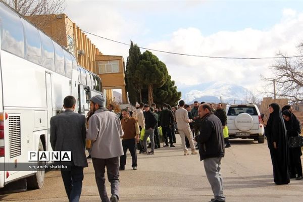 اعزام دانش‌آموزان پسر شهرستان اسفراین به مناطق عملیاتی راهیان نور