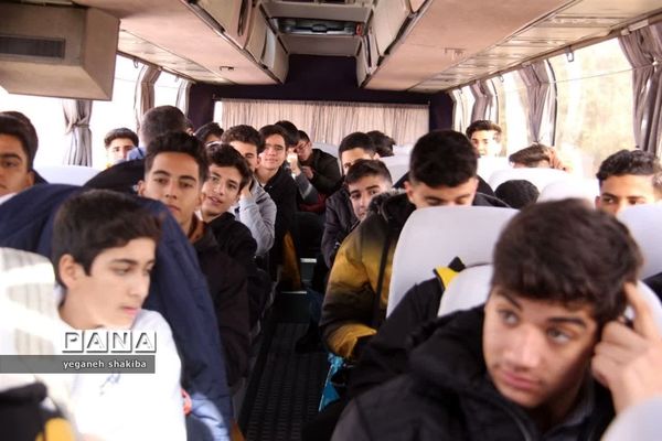 اعزام دانش‌آموزان پسر شهرستان اسفراین به مناطق عملیاتی راهیان نور