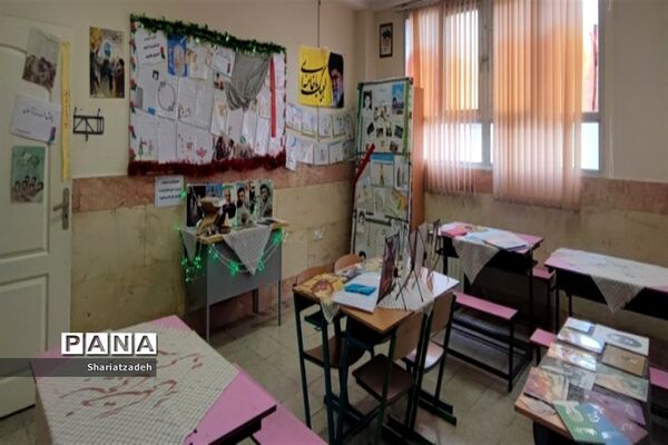 نمایشگاه یادواره شهیدان در دبستان شهید اندرزگو منطقه ۱۳
