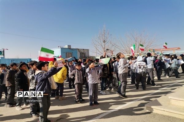 نو اختن زنگ انقلاب در مدارس پسرانه خلیل‌آباد