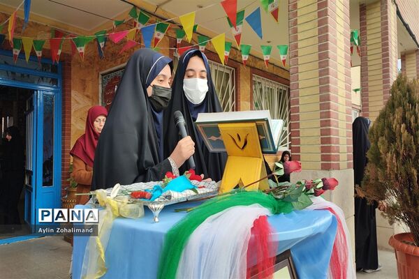 نواختن زنگ انقلاب در دبیرستان شاهد کوثر شهرستان رباط کریم