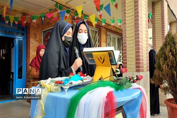 نواختن زنگ انقلاب در دبیرستان شاهد کوثر شهرستان رباط کریم