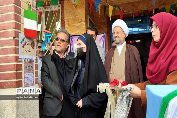 نواختن زنگ انقلاب در دبیرستان شاهد کوثر شهرستان رباط کریم