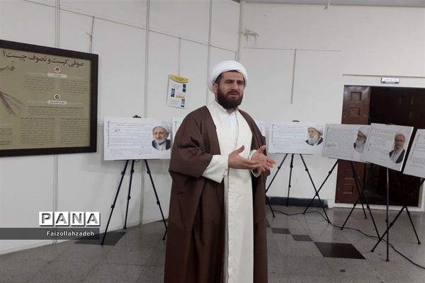 بازدیدمعاونین و مربیان پرورشی منطقه ۱۳ از نمایشگاه معنویت در اسارت