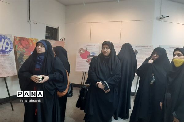 بازدیدمعاونین و مربیان پرورشی منطقه ۱۳ از نمایشگاه معنویت در اسارت