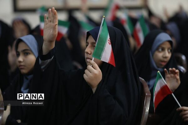 نواخته شدن زنگ انقلاب درمدارس قم