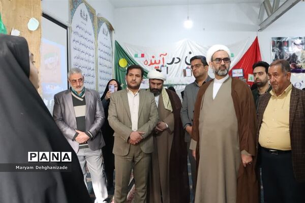 افتتاح نمایشگاه مدرسه انقلاب در مهریز