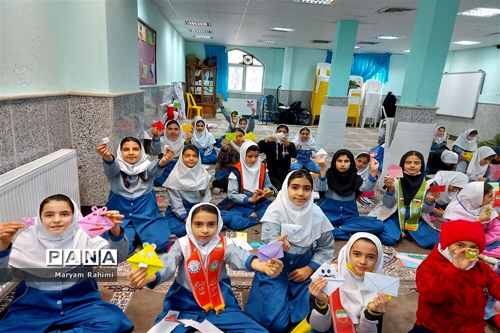 آموزش مهارتهای اوریگامی و امداد و نجات توسط مربیان سازمان دانش‌آموزی بجنورد